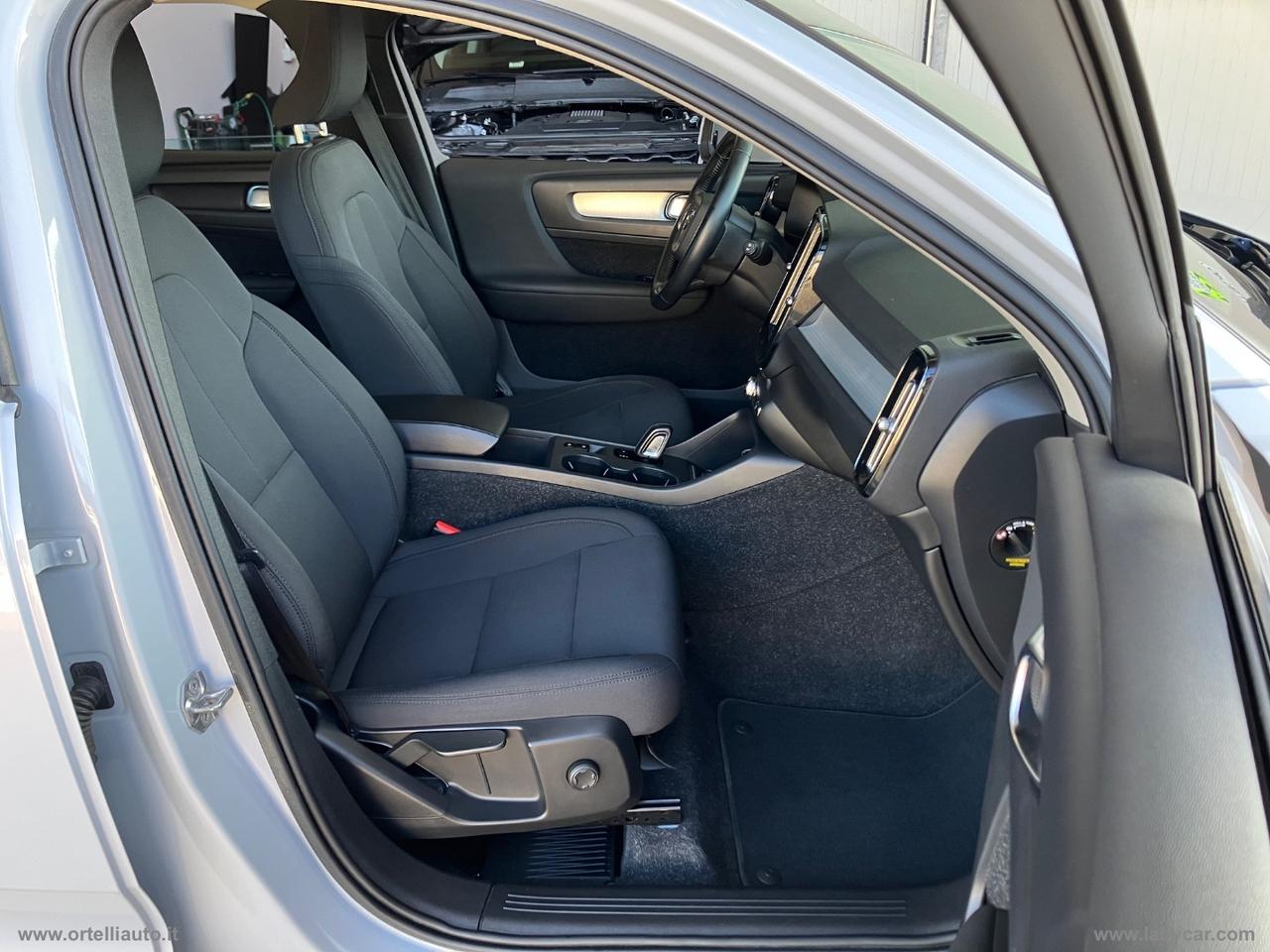 VOLVO XC40 D3 AWD Geartronic Momentum Pro IVA DEDUCIBILE