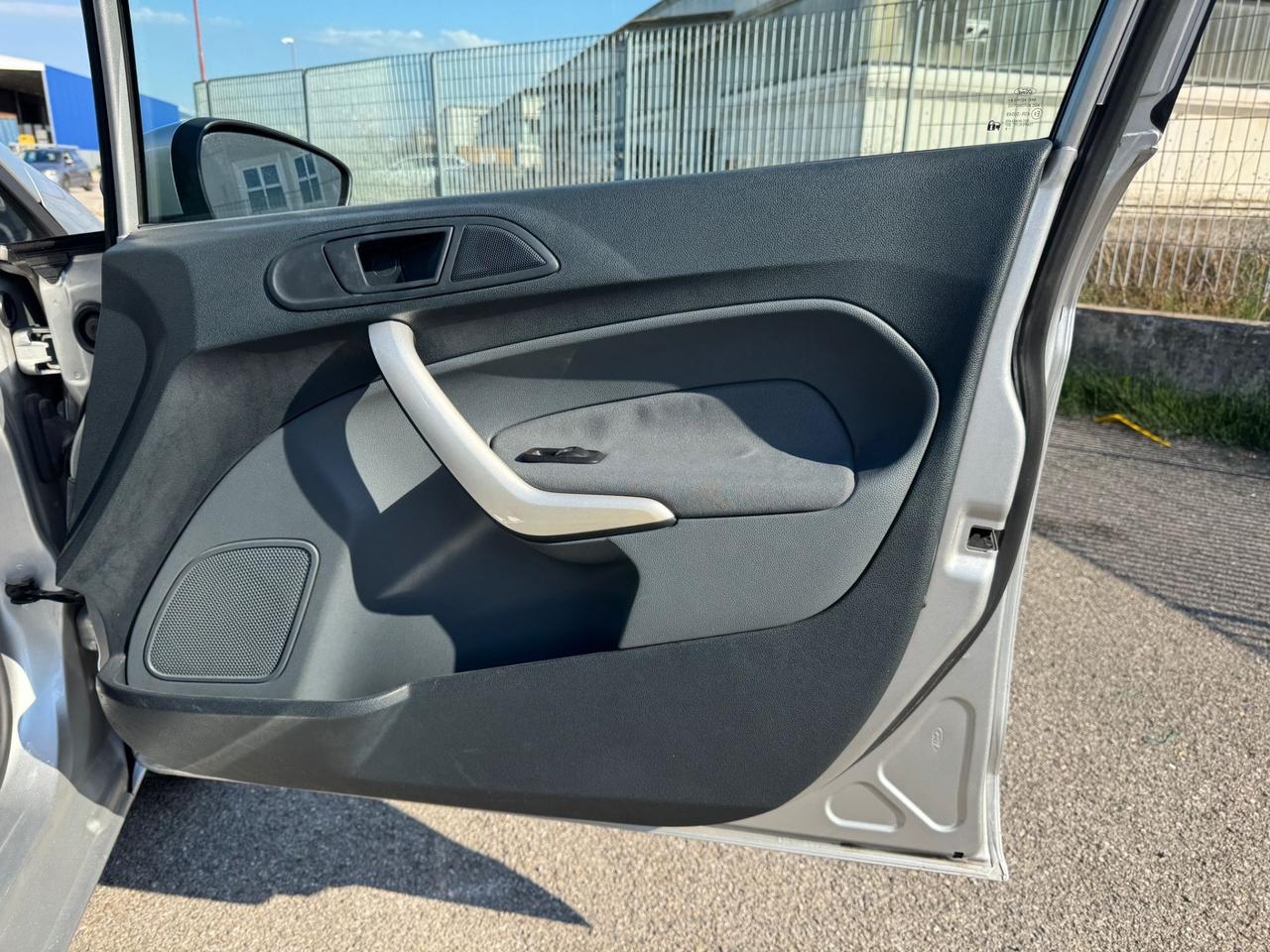 Ford Fiesta 1.4 TDCi Titanium. Garanzia 12 mesi