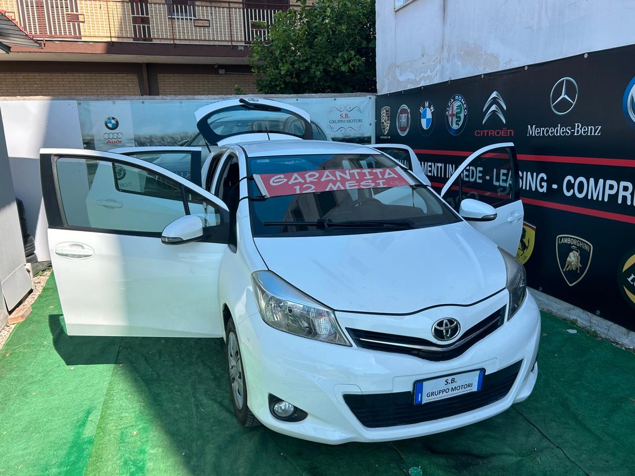 Toyota Yaris 1.0 2015 5 porte FULL OPTIONAL LEGGI
