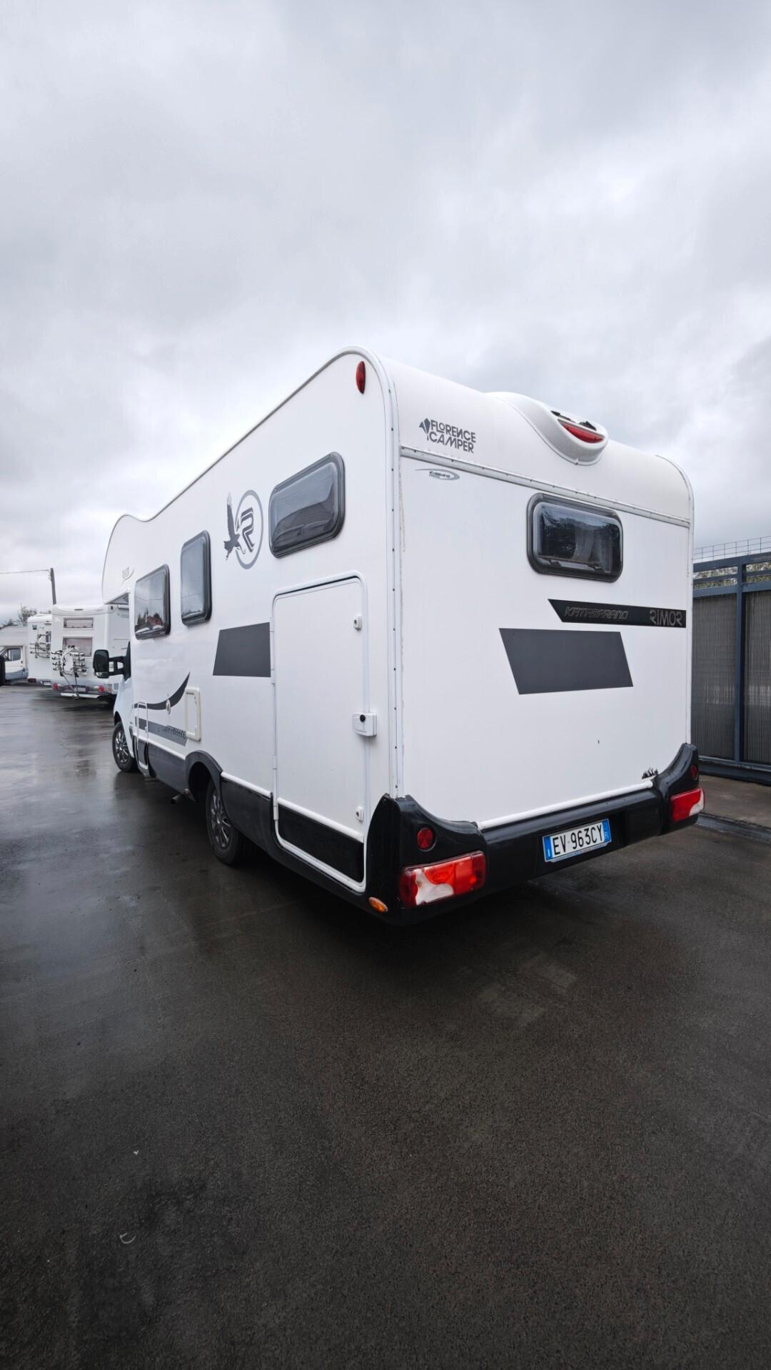 Noleggio Rimor 6 posti viaggio e letto con garage Katamarano mansardato full optional