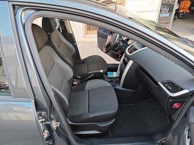 PEUGEOT 207 1.4 HDi 68 cv 5 porte - 2011