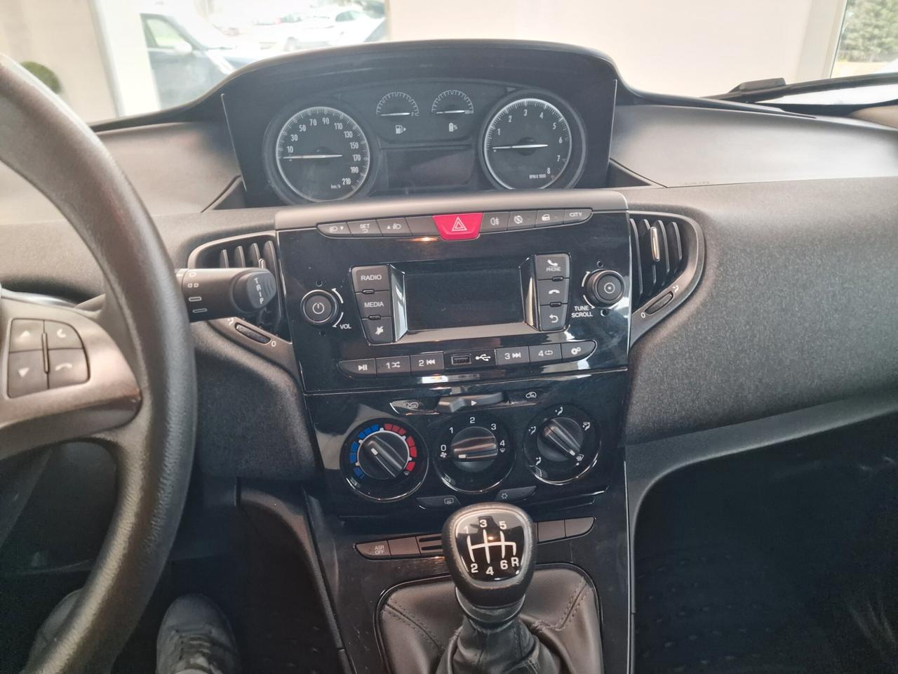 Lancia Ypsilon 1.0 FireFly 5 porte S&S Hybrid Ecochic A. Ferretti