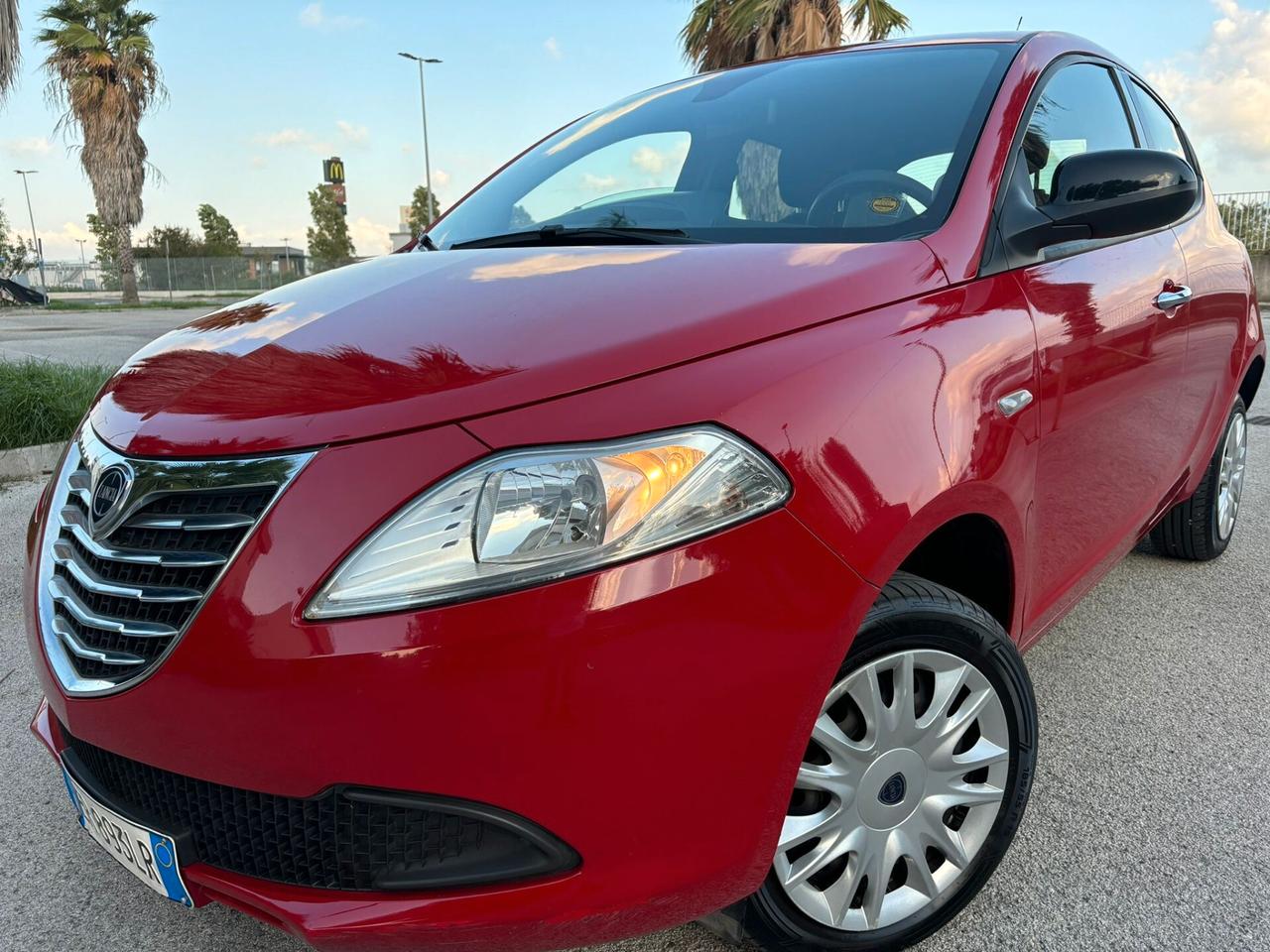 Lancia Ypsilon 0.9 TwinAir 85 CV 5 porte Metano Ecochic Silver