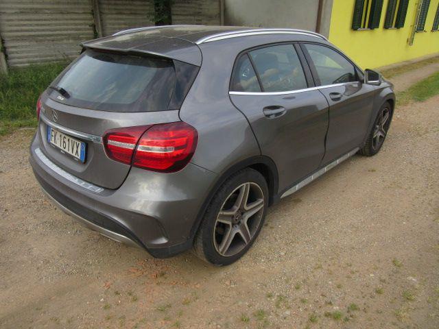 MERCEDES-BENZ GLA 180 Premium