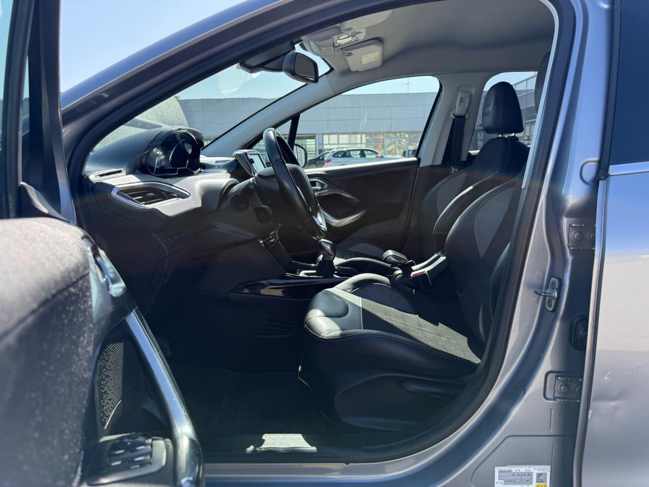 Peugeot 2008 1.2 Turbo Benzina 110 cv EURO 6B NEOPATENTATI