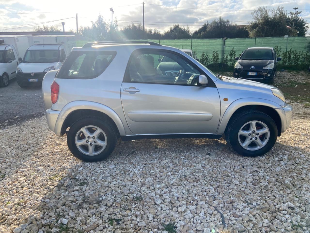 Toyota RAV 4 RAV4 2.0 16V cat 3 porte Sol PROMO A SOLI 3.900€
