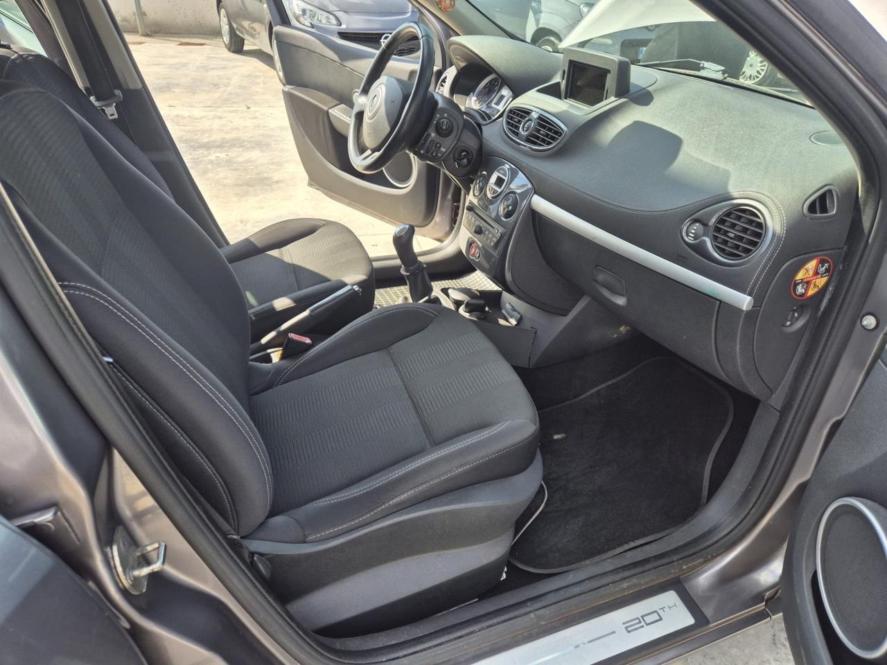 Renault Clio 1.2 16V SporTour Live!