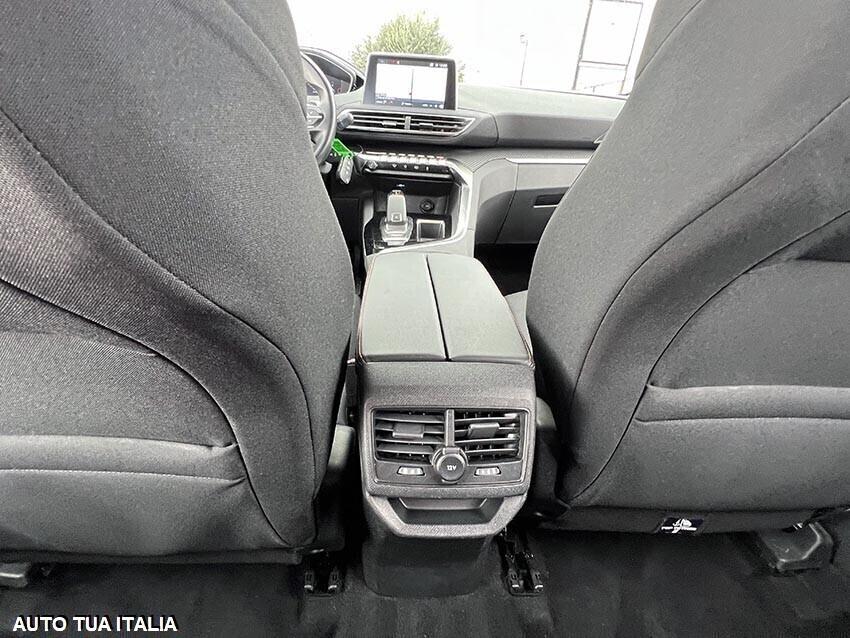 PEUGEOT 3008 1.2 BENZINA NAVI-AUTOMATICA