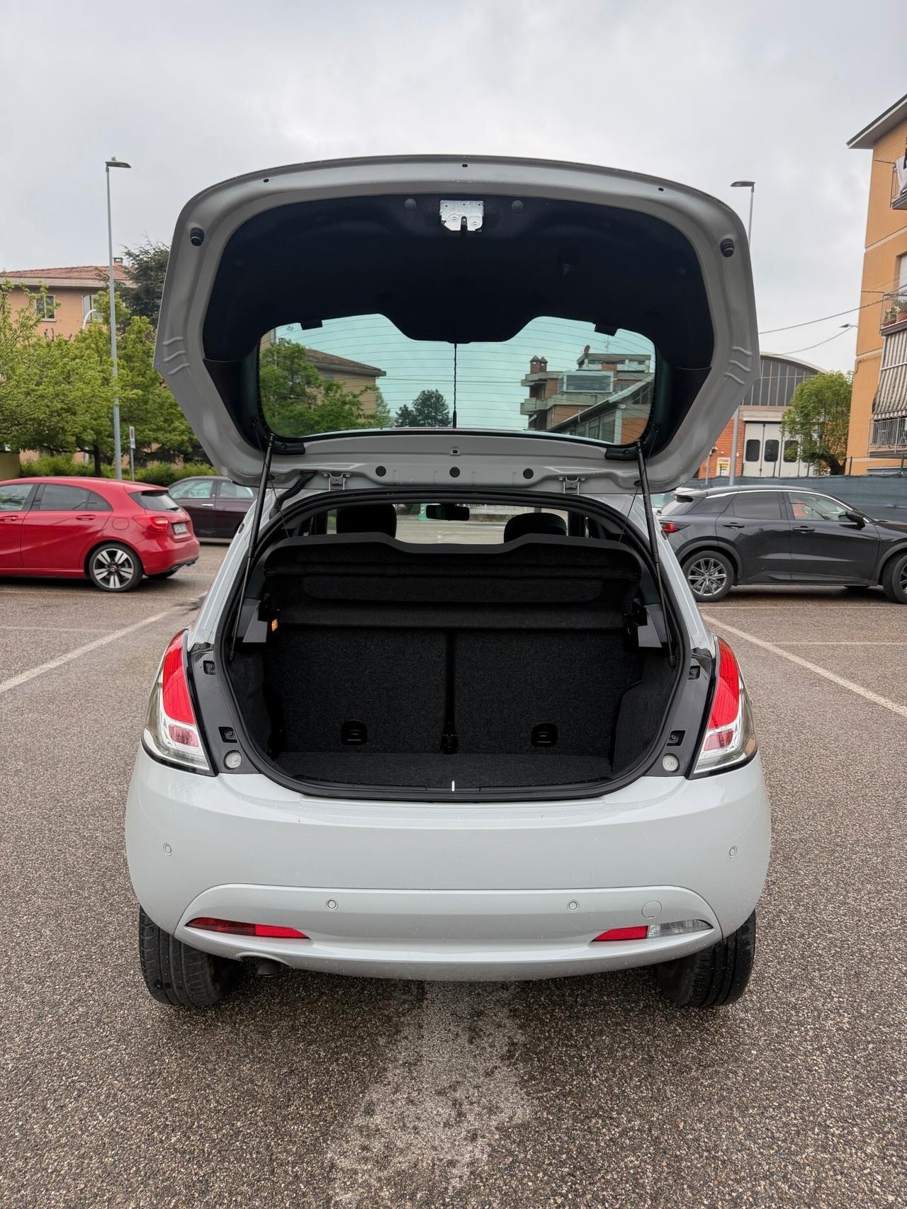 Lancia Ypsilon 0.9 METANO - NEOP. - 12 MESI DI GARANZIA -