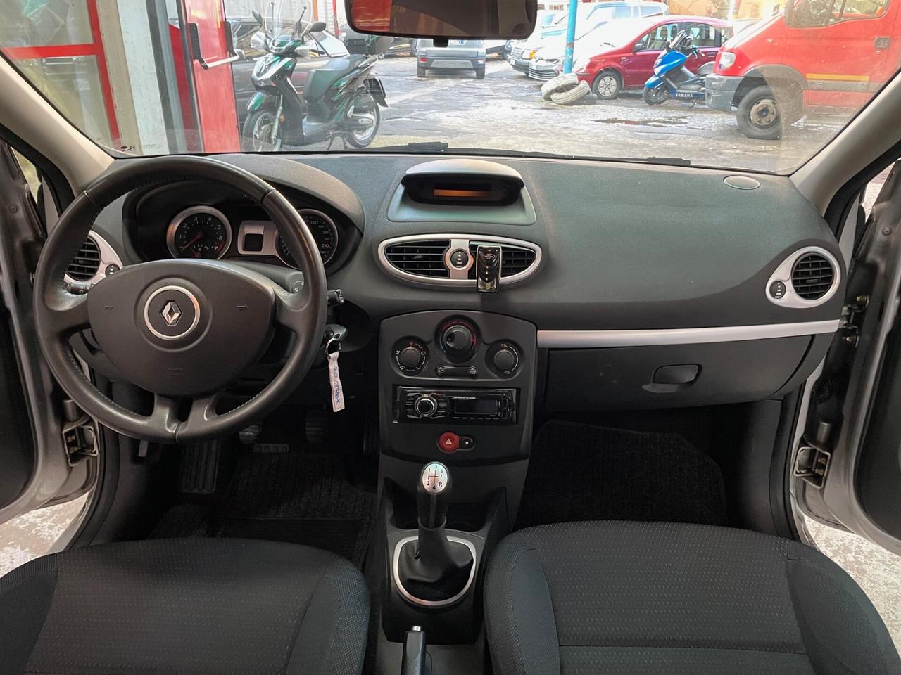 Renault Clio 1.4 16V 5 porte Confort 95.000KM!!!