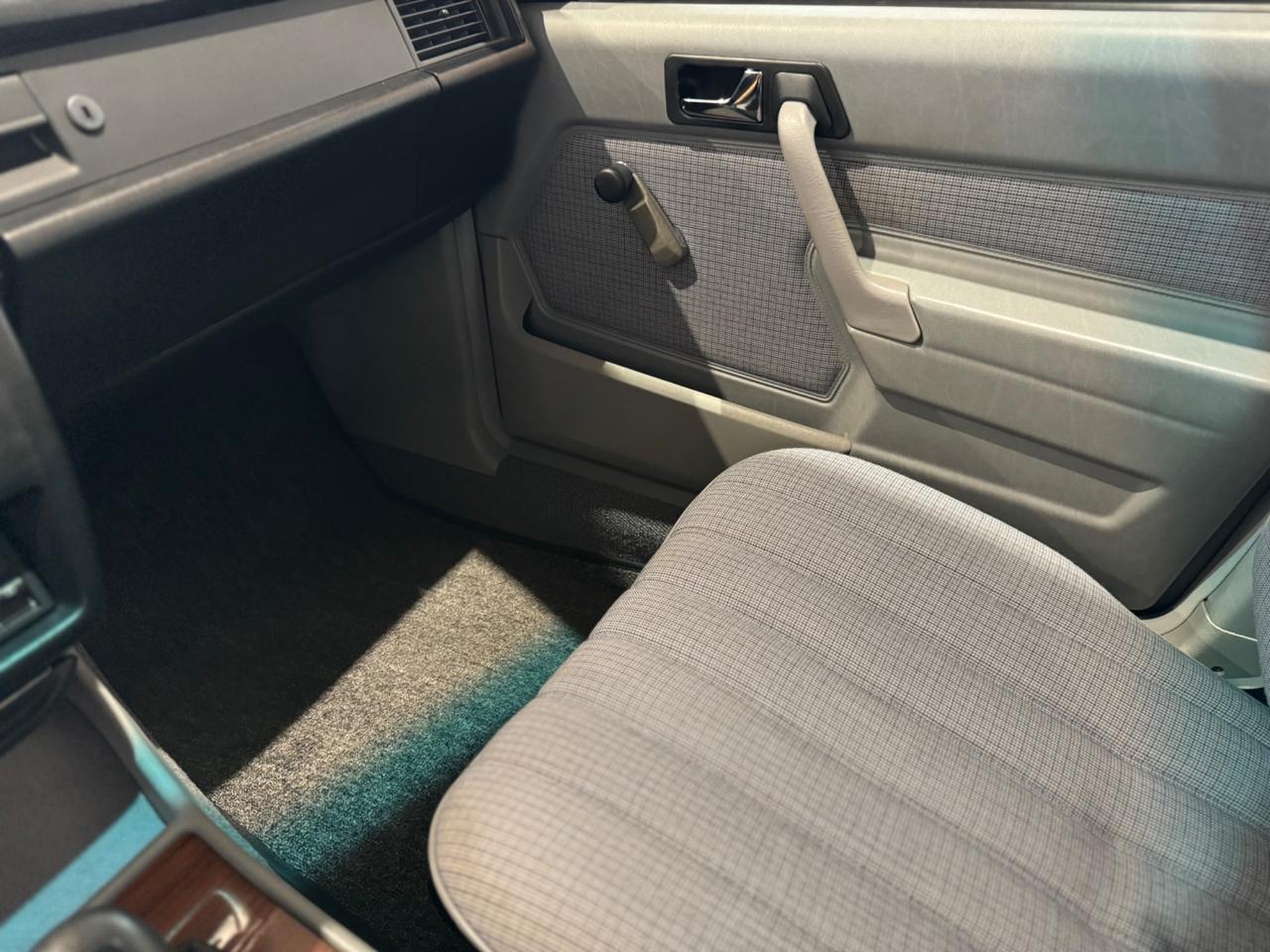 Mercedes-benz 190E 2.0 - ASI - Book Service