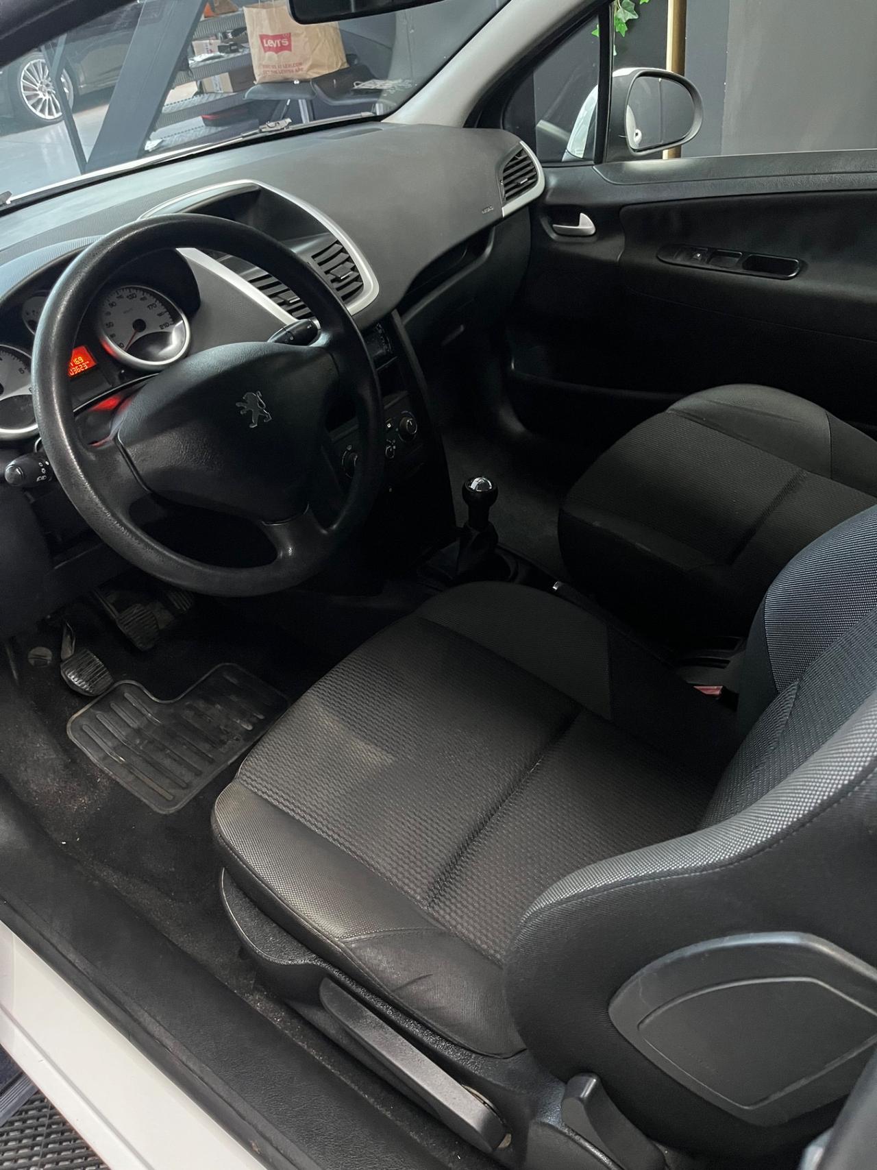 Vendo Peugeot 207 1.4 HDi 70 CV (2011) – Ottimo Stato