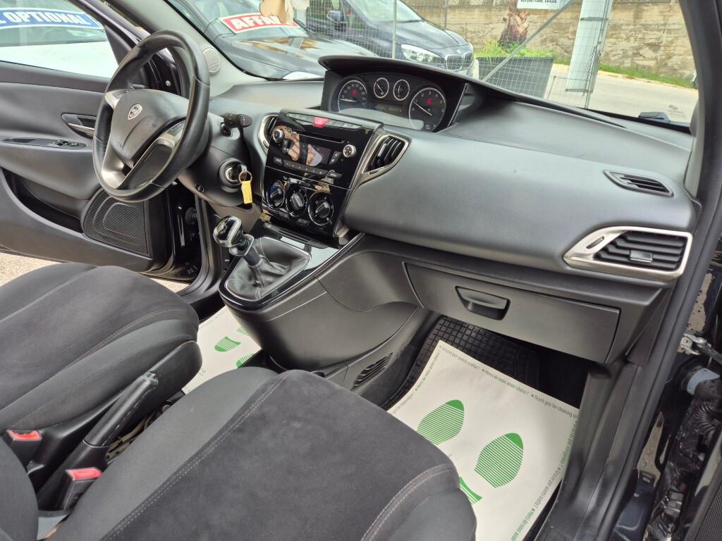 Lancia Ypsilon 1.2 69 CV GOLD UNICOPROPRI