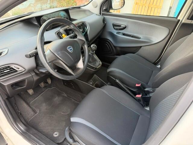 Lancia Ypsilon 1.2 x neopatentati