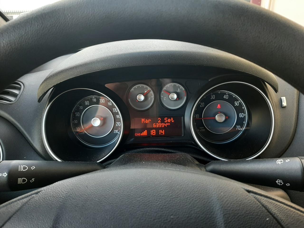 Fiat Punto 1.4 77cv 5p Natural Power Street