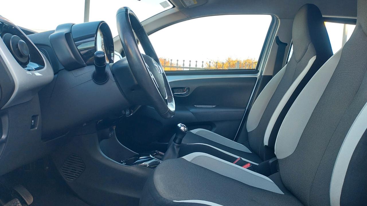 Toyota Aygo 1.0 VVT-i 69 CV 5 porte x-play