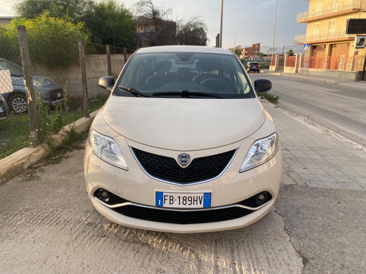 Lancia Ypsilon 1.3 MJT 16V 95 CV 5 porte S&S Silver