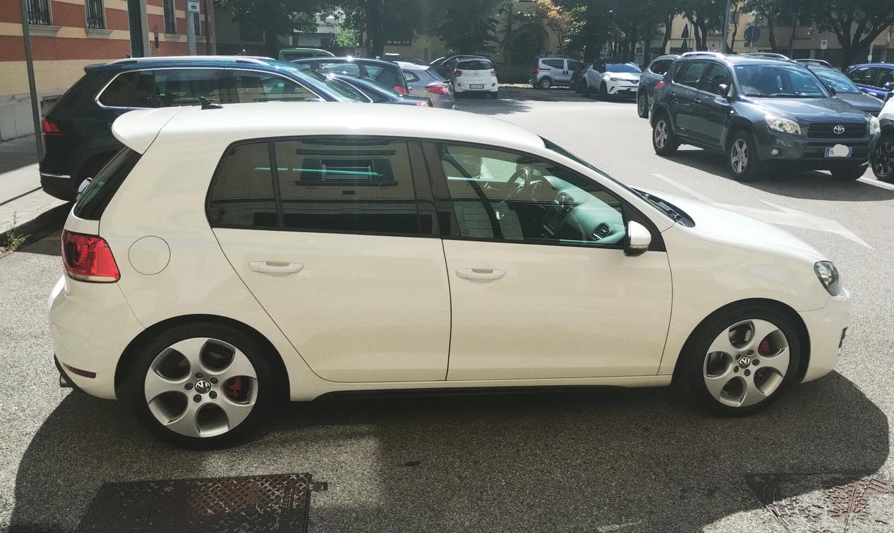 Volkswagen Golf GTI 2.0 TSI DSG 5p.