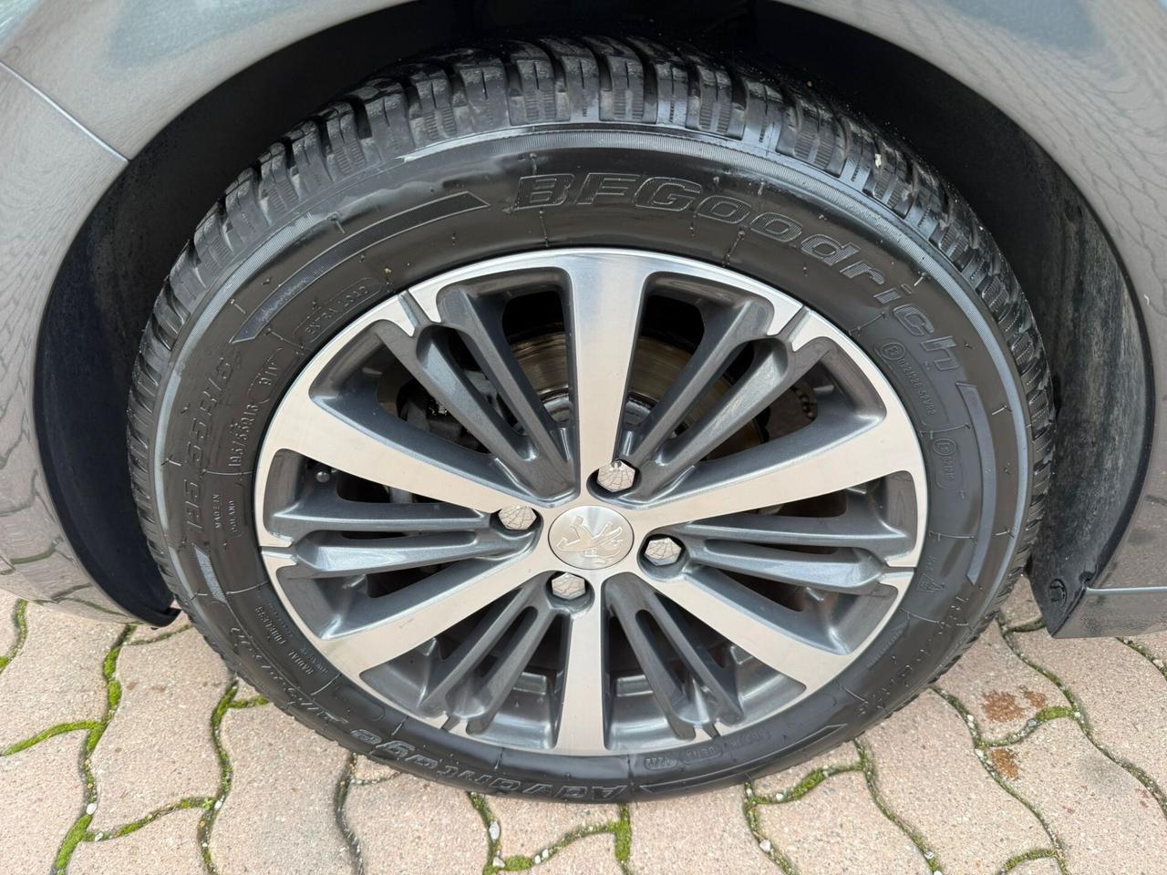 Peugeot 208 BlueHDi 75 5 porte Allure