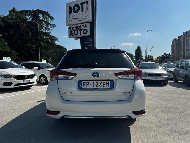 TOYOTA Auris Touring Sports 1.8 Hybrid Black Edition CVT