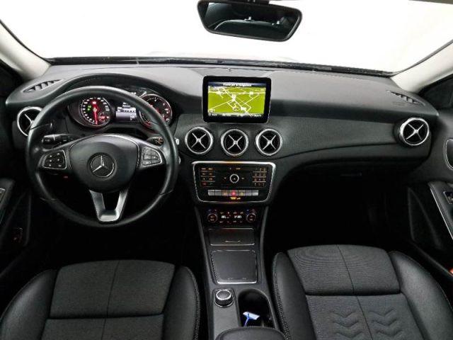 MERCEDES-BENZ GLA 200 d Automatic Business