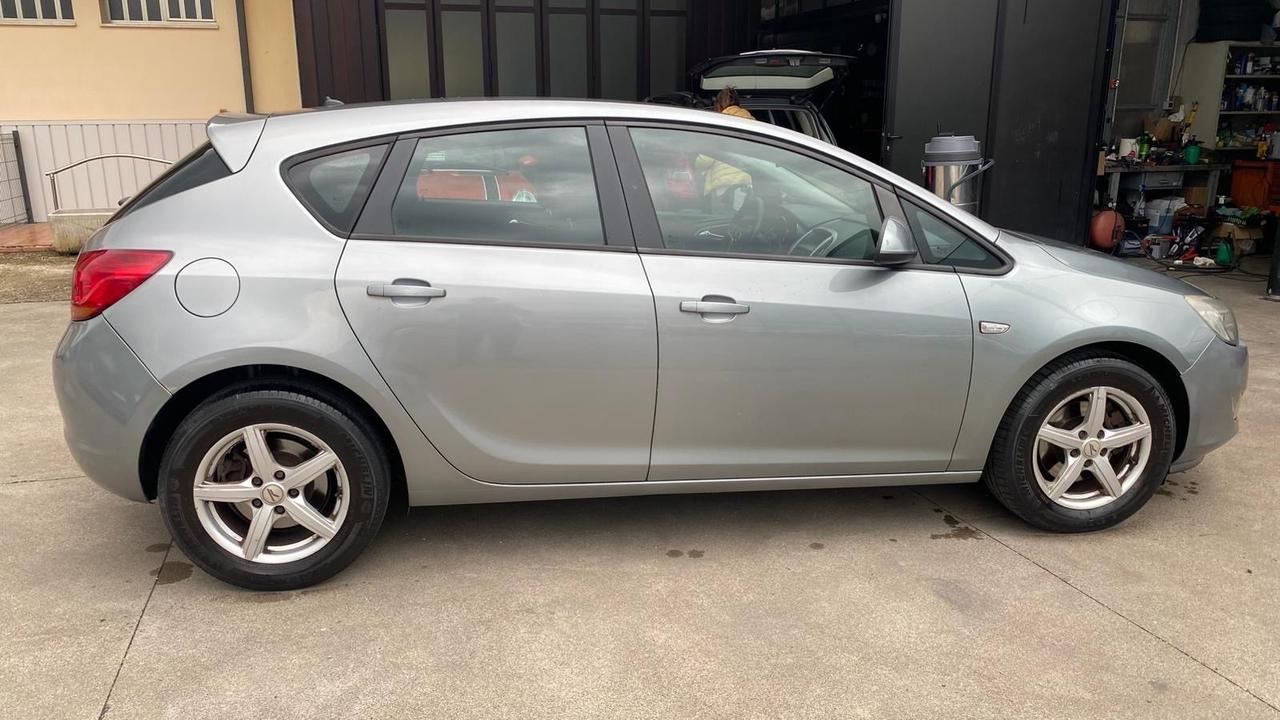 Opel Astra 1.7 CDTI 110CV 5 porte Cosmo