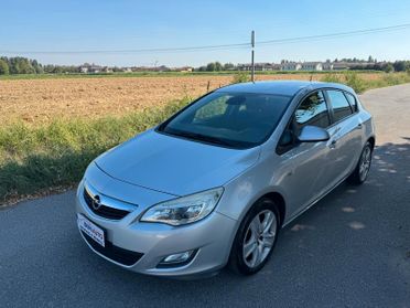 Opel Astra allestimento Cosmo