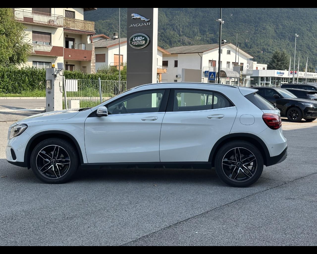 Mercedes-Benz GLA (X156) - GLA 200 d Automatic 4Matic Sport