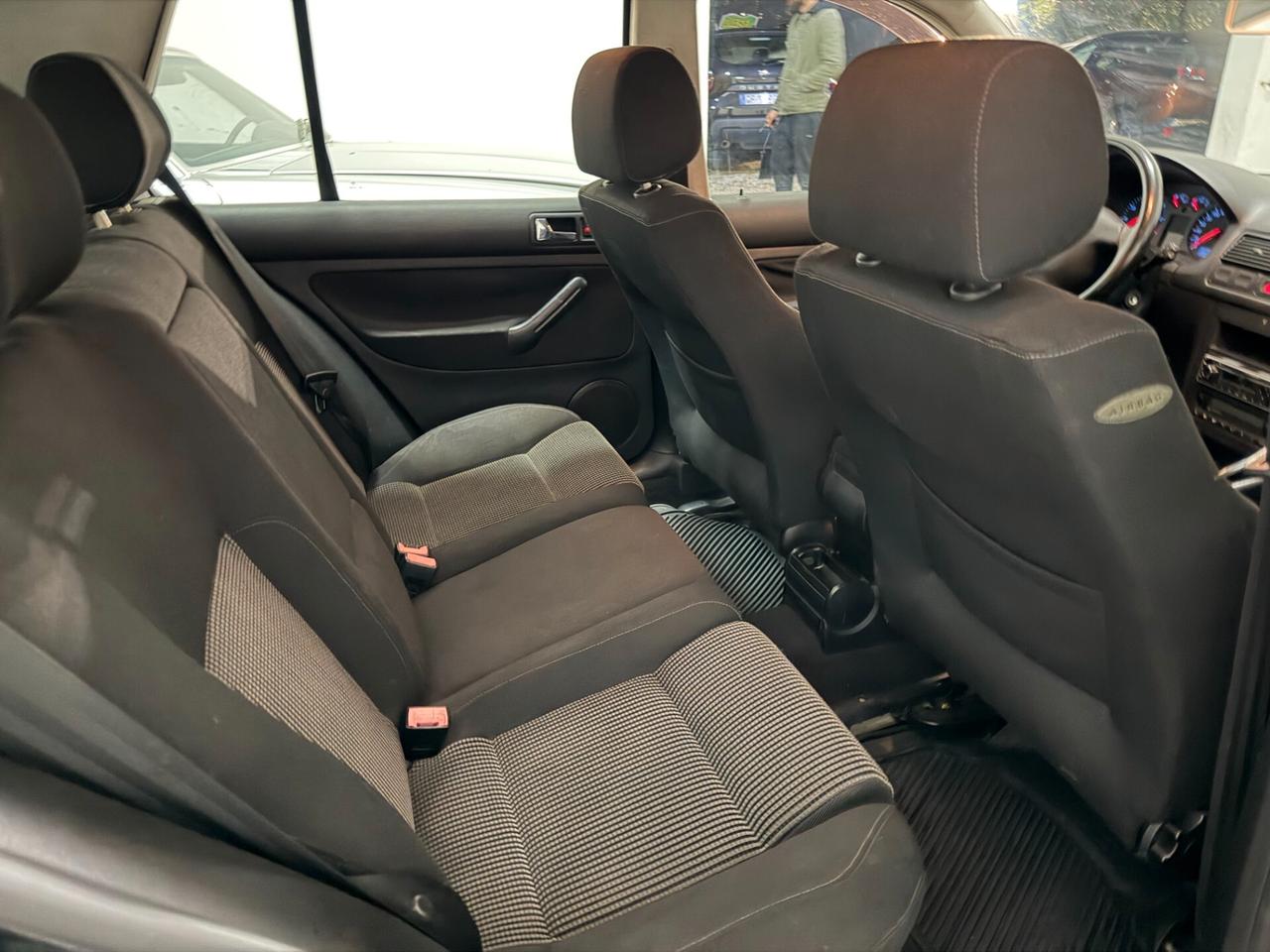 Volkswagen Golf 1.6 16V cat 5 porte Highline NEOPATENTATI