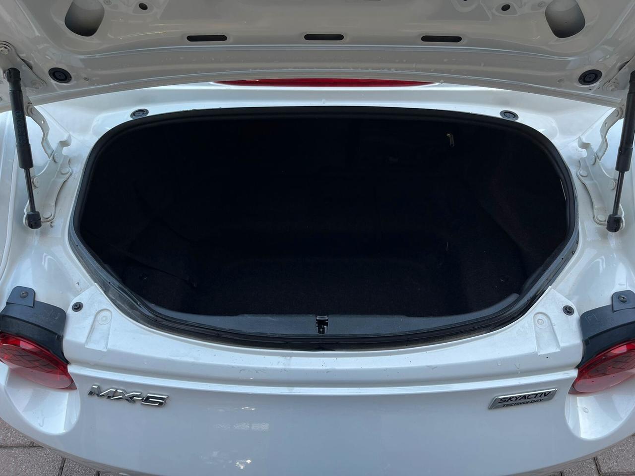 Mazda MX-5 2.0L Skyactiv-G Sport