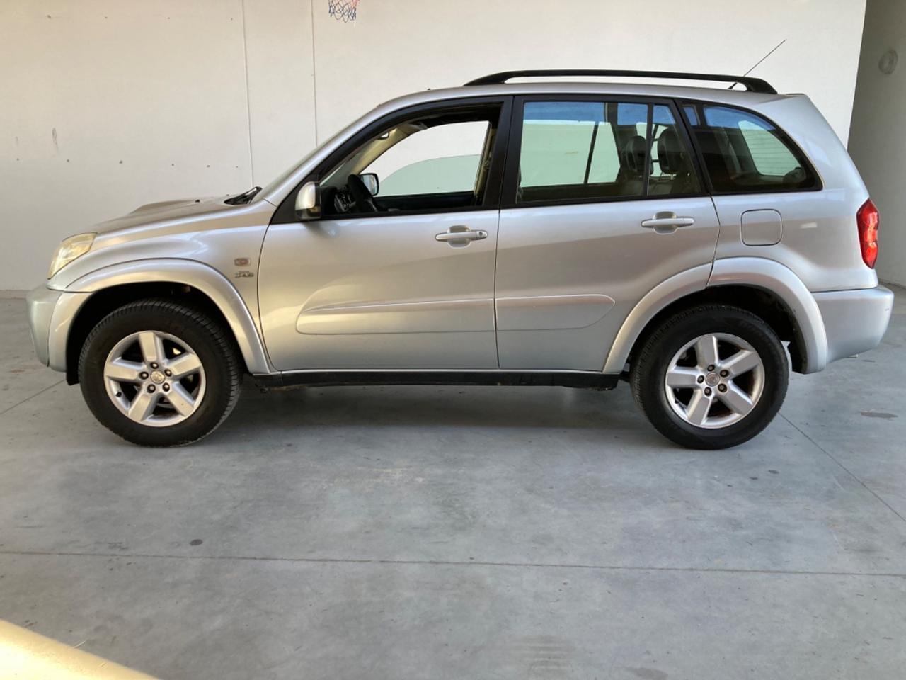 Toyota RAV 4 RAV4 2.0 Tdi D-4D cat 5 porte Sol autocarro