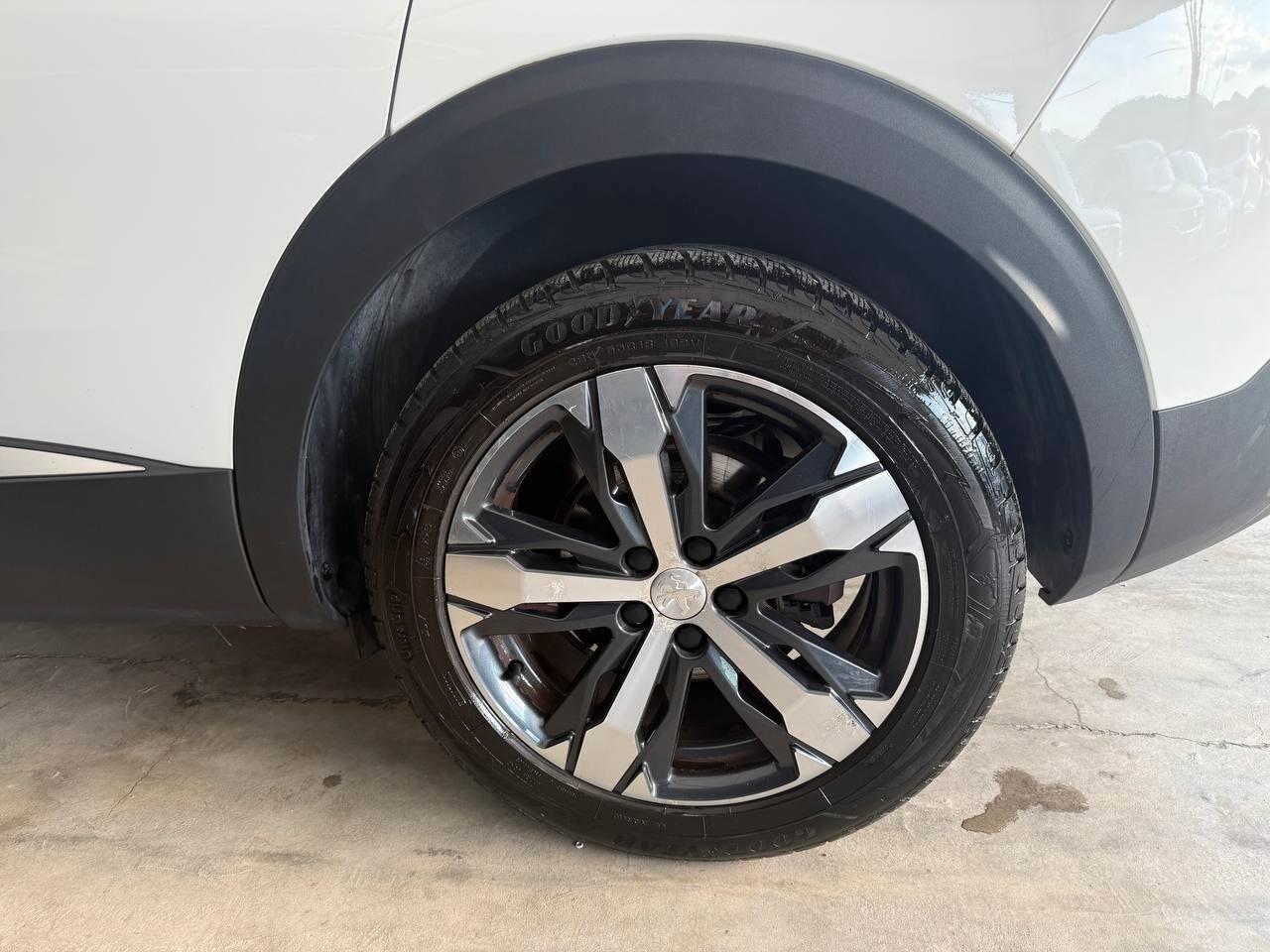 Peugeot 3008 2019 Allure 1.5 130CV Castelletto Modificato