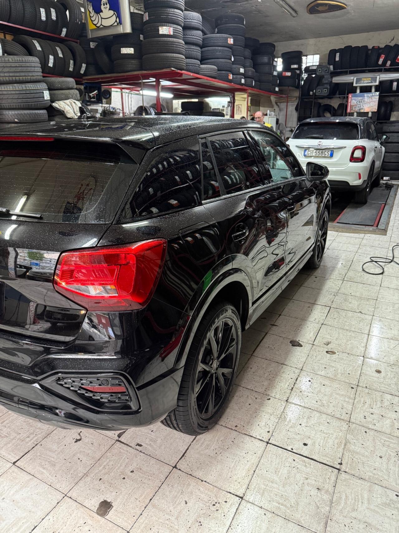 Audi Q2 30 TDI S tronic identity BLACK