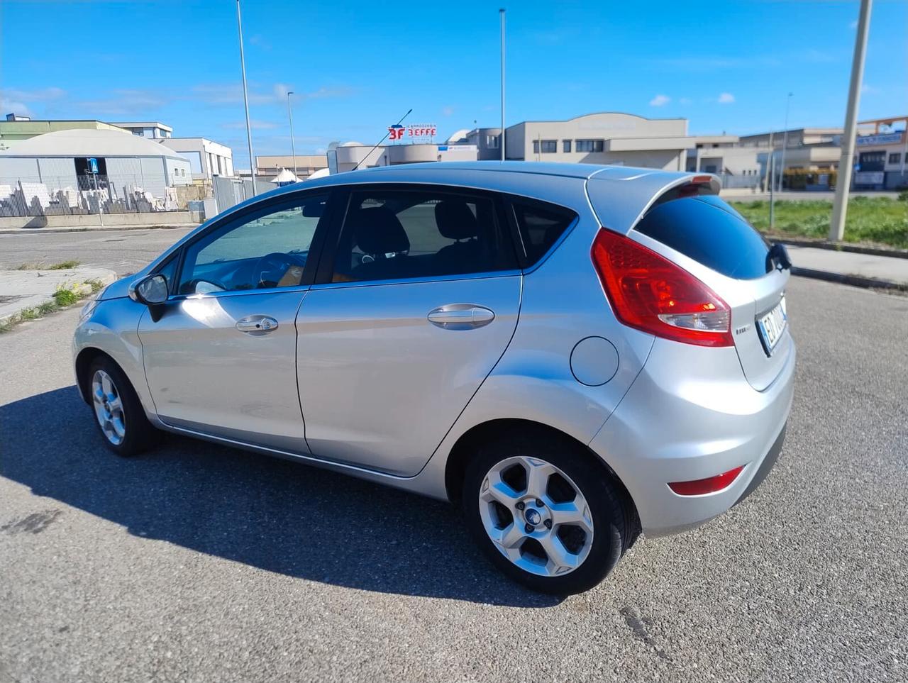 Ford Fiesta 1.4 TDCi 68CV 5 porte Titanium