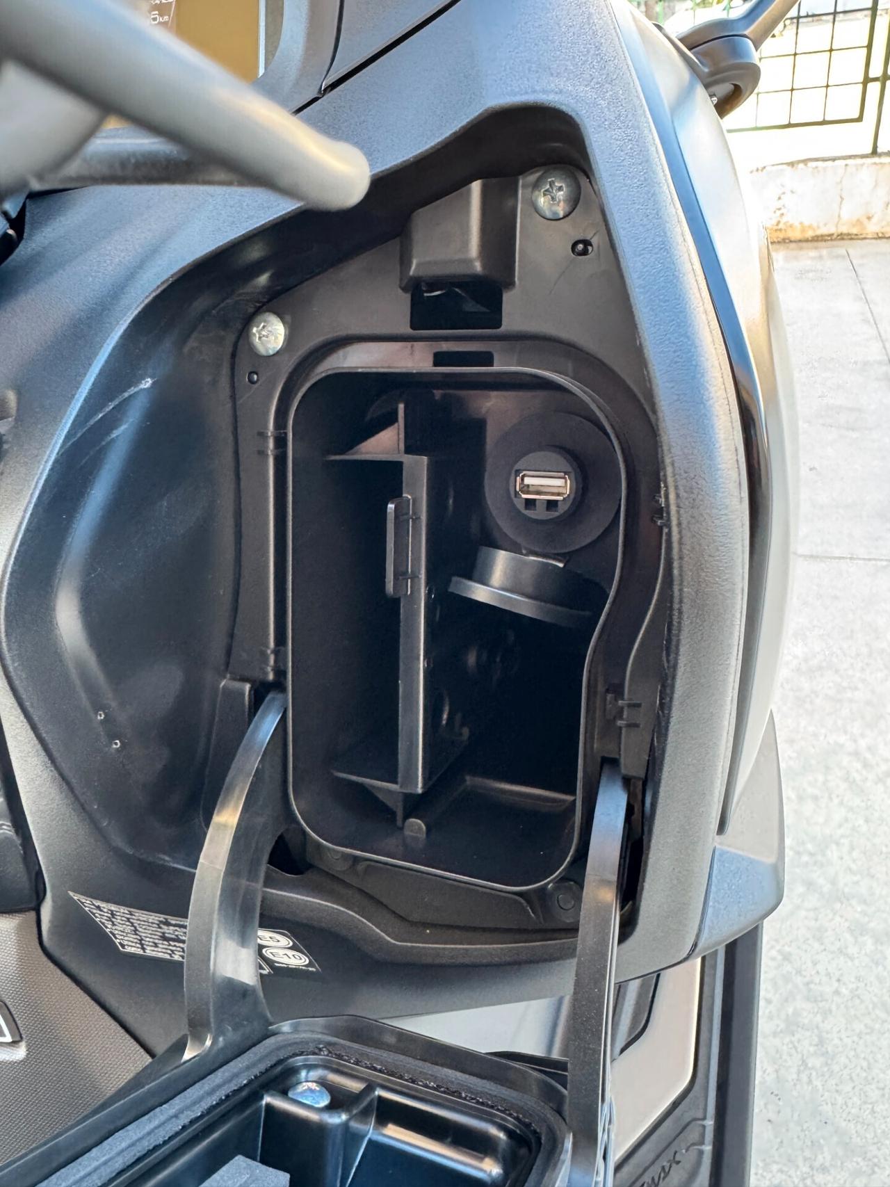 YAMAHA T-MAX 560 TECH-MAX