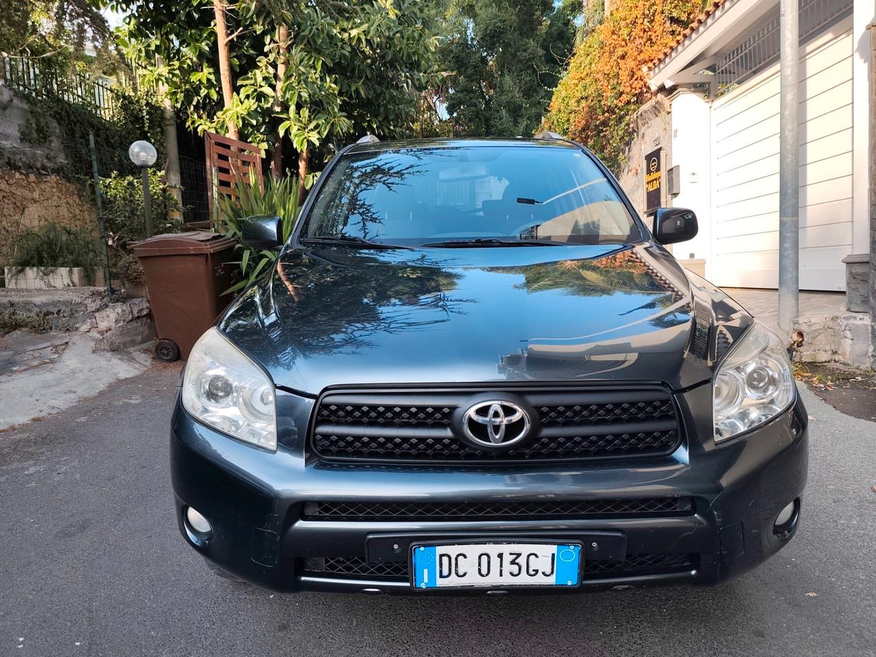 Toyota RAV 4 2.2 136 CV 2006