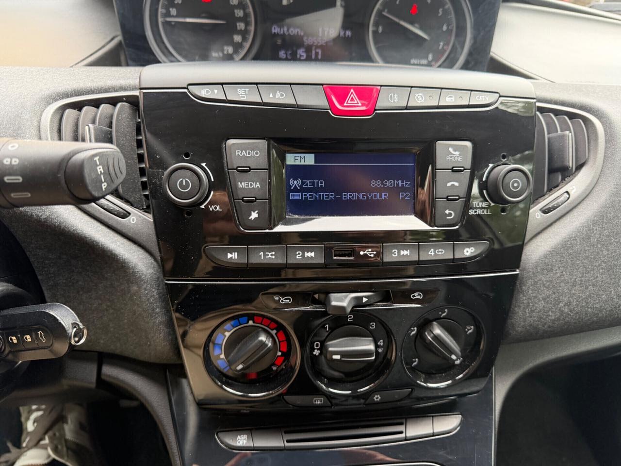 Lancia Ypsilon 1.0 5p Hyb. - PREZZO VERO -