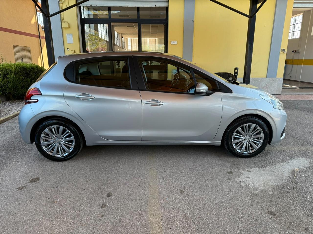 Peugeot 208 PureTech 82 5 porte Allure