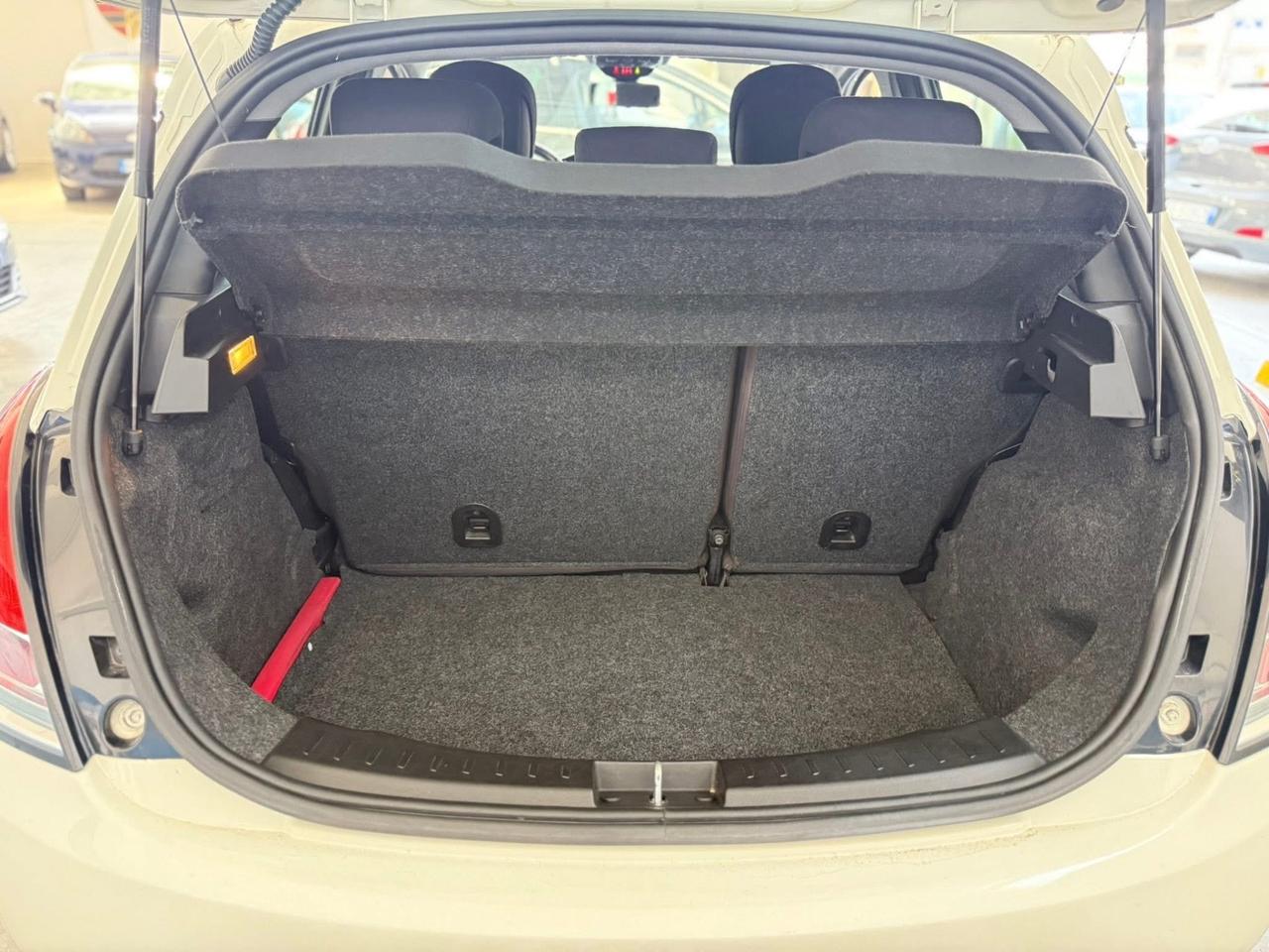 Lancia Ypsilon 1.3 MJT 16V 95 CV 5 OK NEOPATENTATI