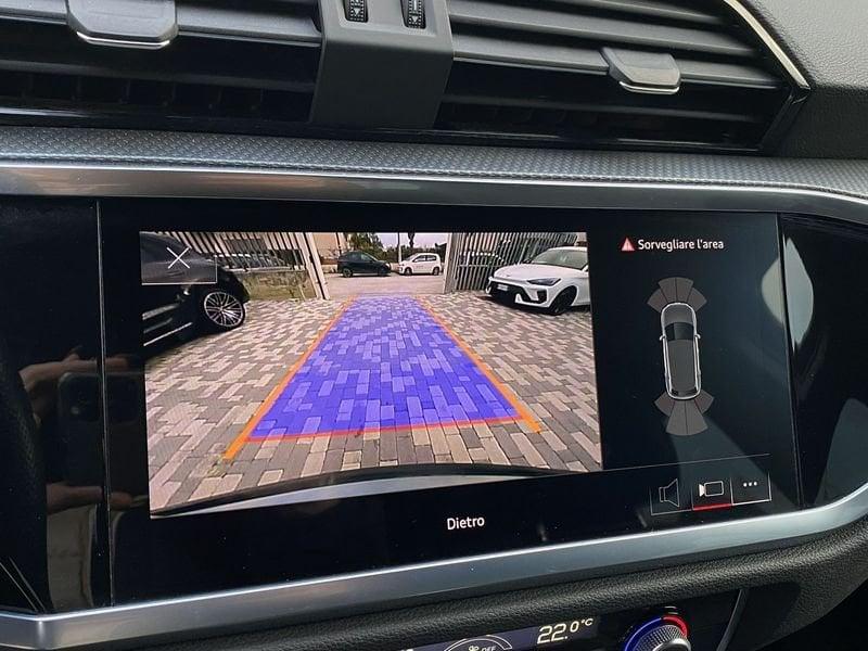 Audi Q3 S Line interno ed esterno 2.0 TDI 150CV S-Tronic 35