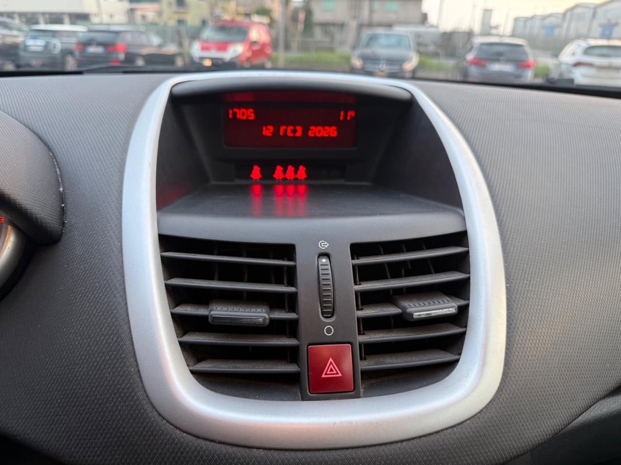 Peugeot 207 1.4 HDi 70CV - NEOPATENTATI