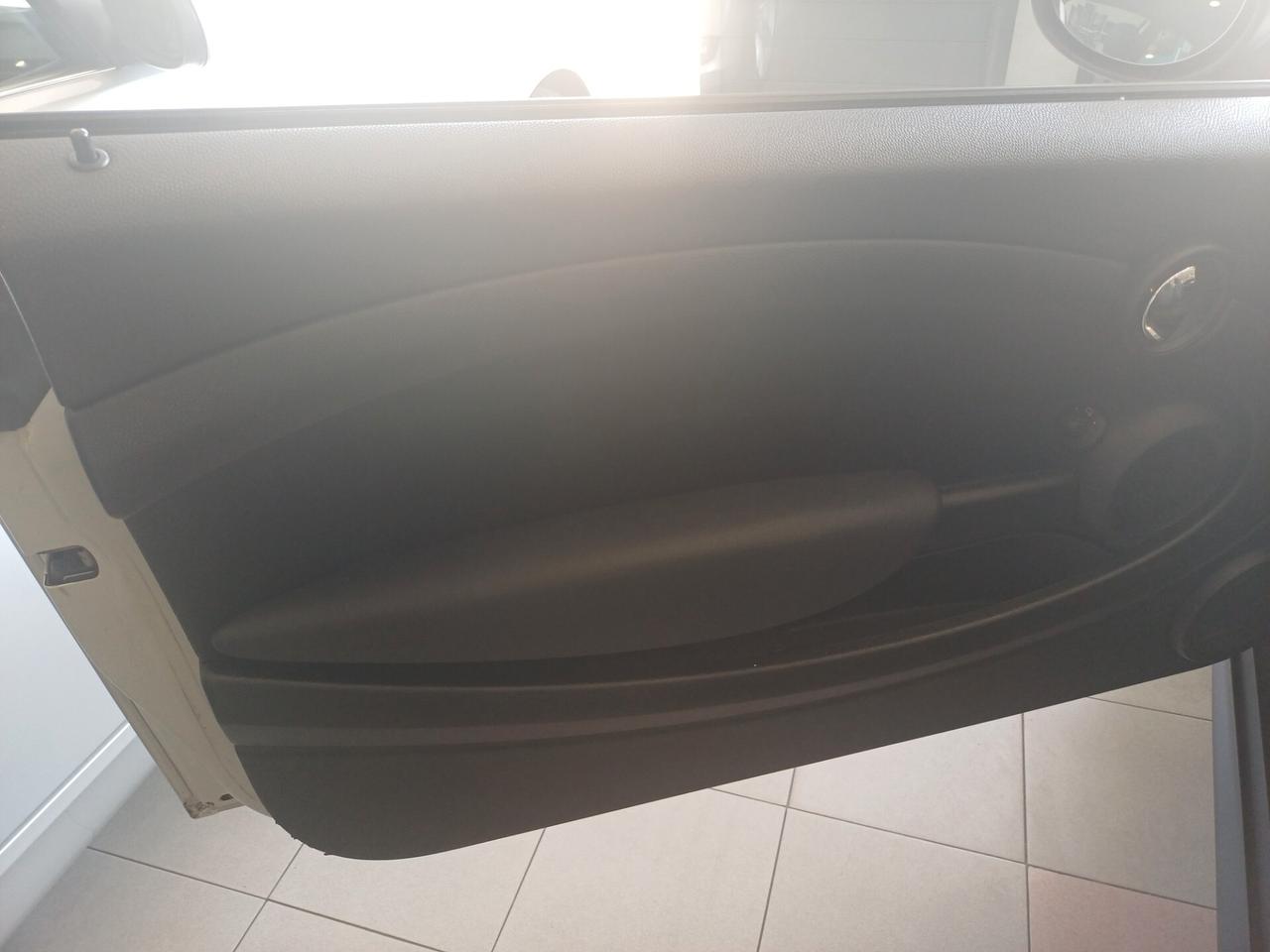 Mini Cooper Cabrio 1.6 White silver metallic