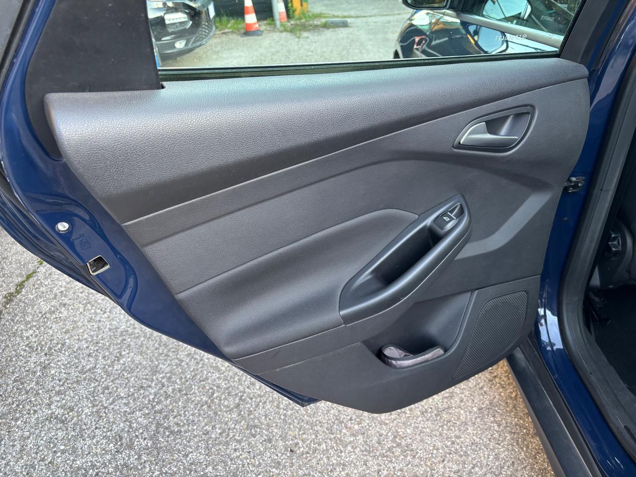 Ford Focus 1.0 benzina 5 porte