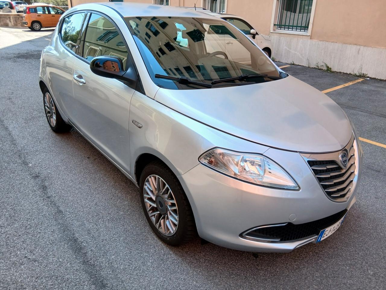 Lancia Ypsilon 1.2 69 CV 5 porte S&S Platinum