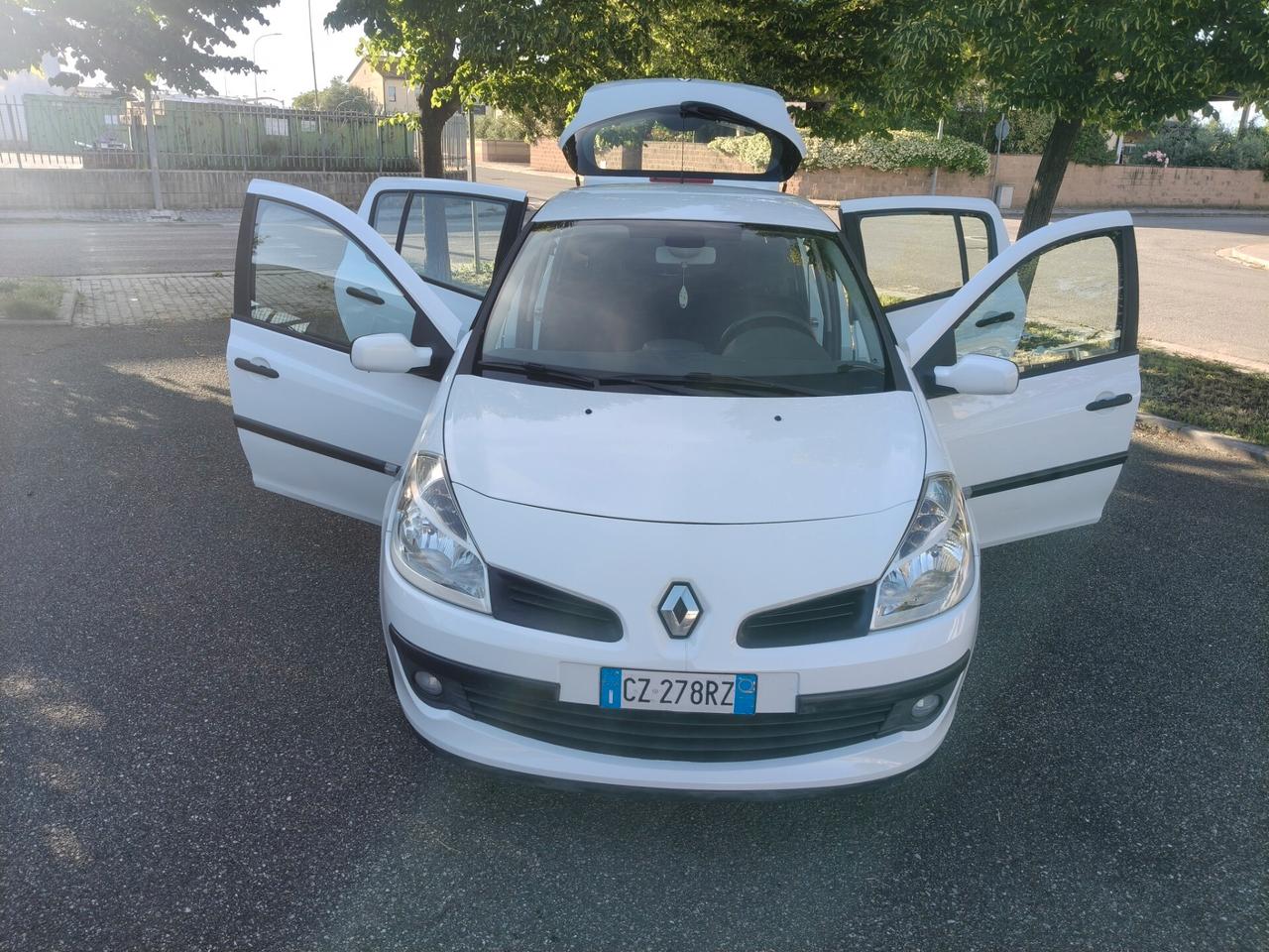 Renault Clio 1.6 5 porte SOLAMENTE 61.000 KM