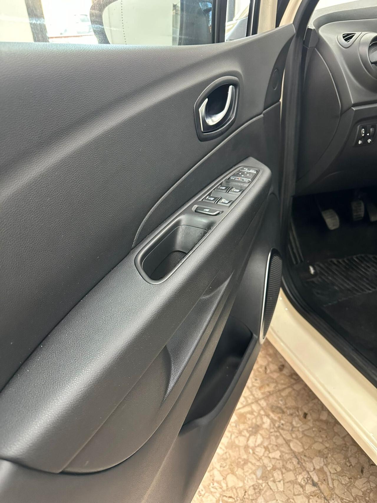 Renault Captur dCi 8V 110 CV Start&Stop Energy Initiale Paris