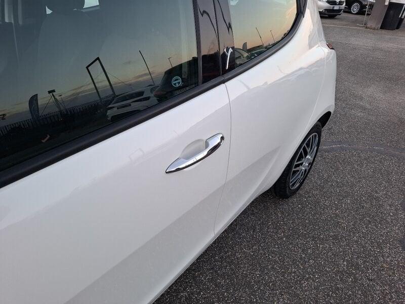 Lancia Ypsilon Ypsilon 1.2 69 CV 5 porte Silver