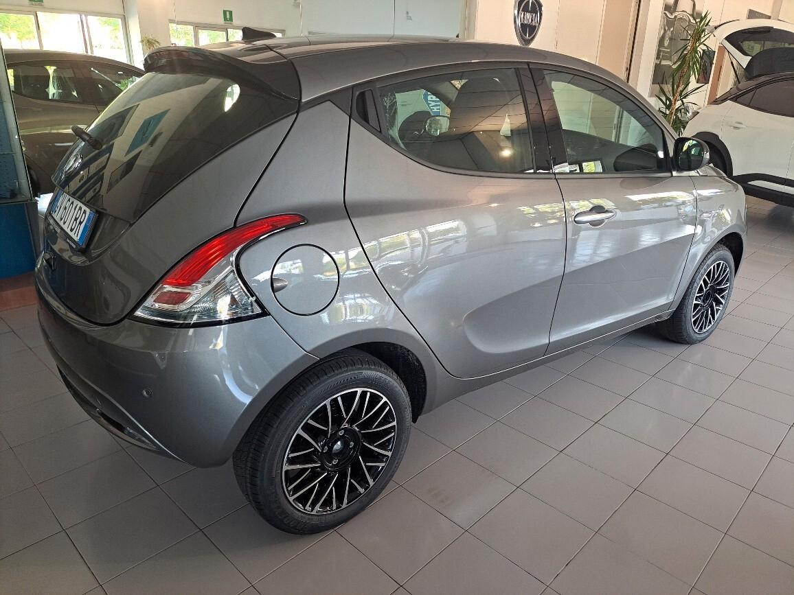 Lancia Ypsilon PLATINO