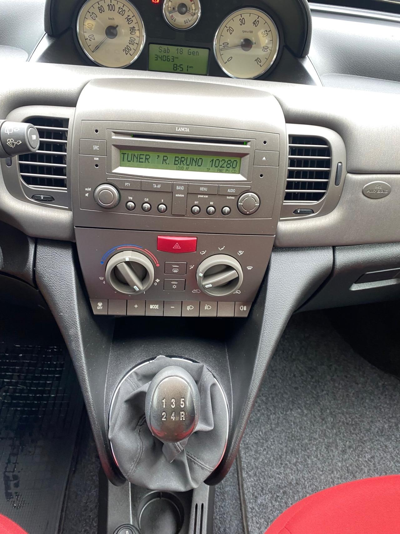 Lancia Ypsilon 1.2 Benzina Argento NEOPATENTATI