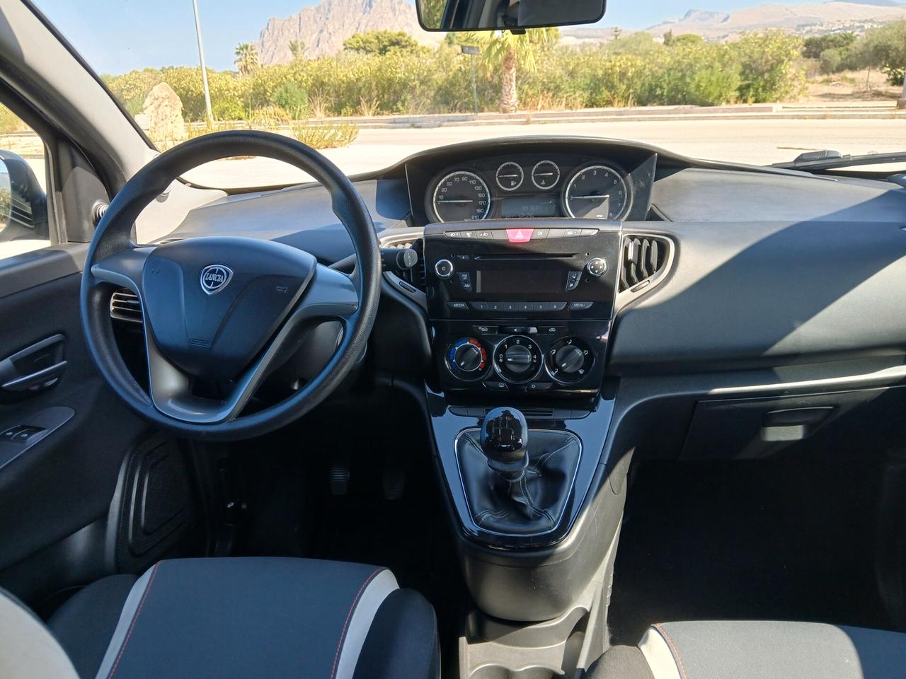 Lancia Ypsilon Silver